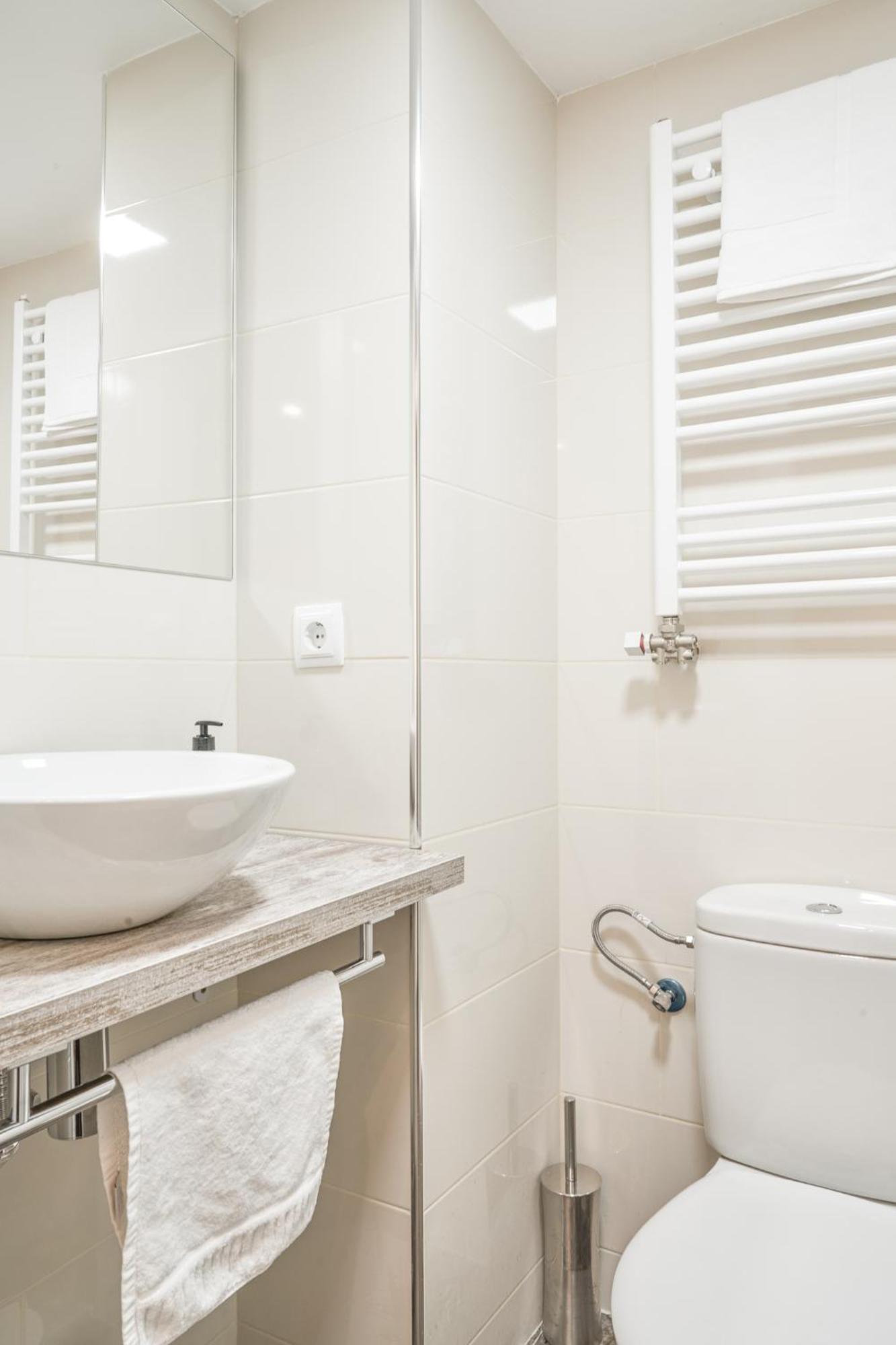 Family-Friendly Home In Central Barcelona 4Bdr Екстер'єр фото